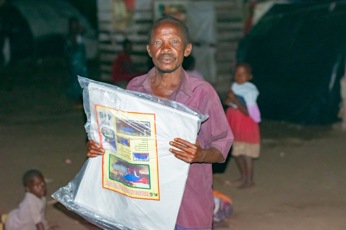 Maniabaegirl's tweet image. @ipendo_sound yarifadikanije na Ndi Inyishu mu gushika ku miryango yahuye n'ibibazo mu gatumba

Abana bararonkejwe imipira y'imbeho,umuryango umwemwe uraronka ihema hamwe n'utundi twa nkenerwa

ndabibutsa ko tickets z'igiteramo zimaze gushoka kizoba le 15/12  muri #LifeCenter 🥳