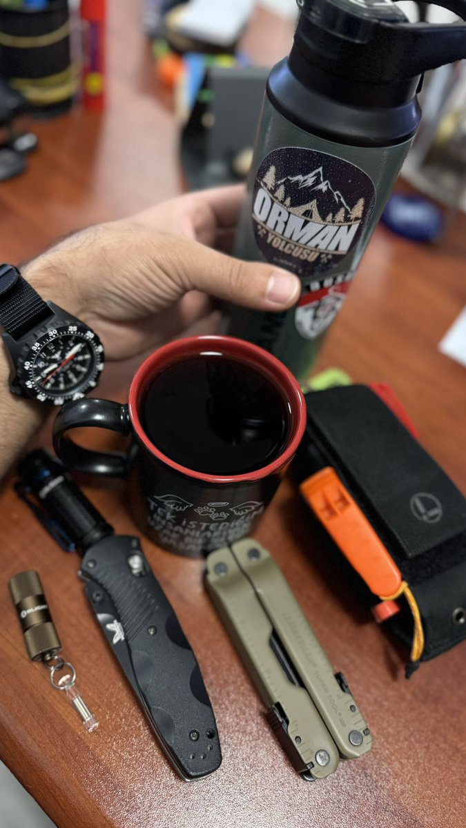ormanyolcusu's tweet image. Bugünün önemi, &quot;EDC&quot; toplantısı. Katılmak isteyenler &quot;EDC&quot; kit&apos;rini alıp gelebilir. 😀

#edc #equipment #multitool #Coffee #WATCH