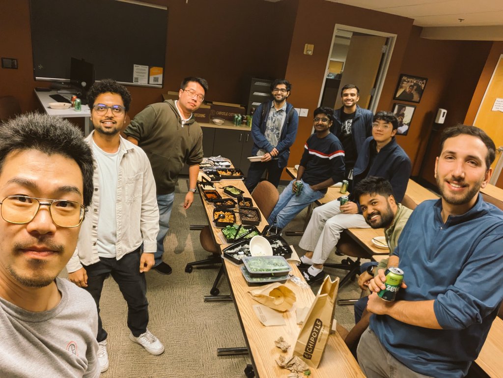 prof_yz's tweet photo. I am sold to 👇 email from @ChipotleTweets and set it as our @ApgAsu official @CVPR quick working dinner supplier 🤠

And we discussed the shortcomings of the #AI conference system. https://t.co/lI12fkaZ7k