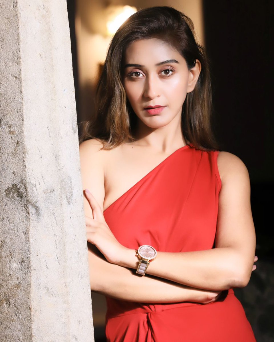 Chittaramedia's tweet image. A splash of red, a whole lot of charm ..#saathvikarao

  #saathvika #boldinred #photoshoot #latest #Chittara #sandalwood