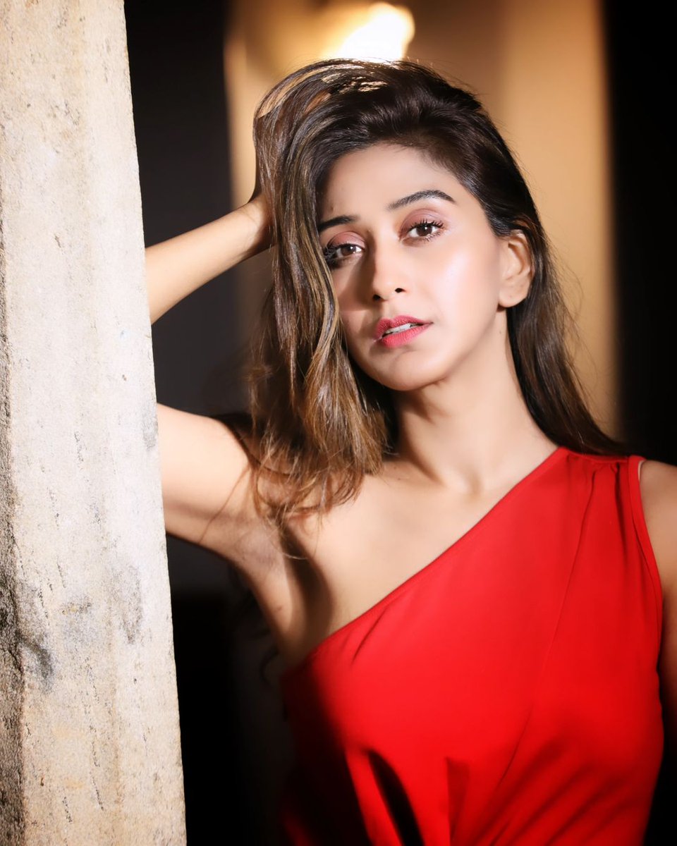 Chittaramedia's tweet image. A splash of red, a whole lot of charm ..#saathvikarao

  #saathvika #boldinred #photoshoot #latest #Chittara #sandalwood