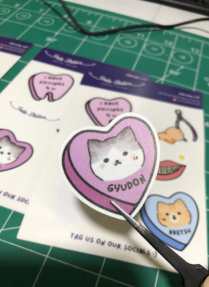 LalaliShop17's tweet photo. 𝓢𝓪𝓶𝓹𝓵𝓮 𝓹𝓻𝓲𝓷𝓽𝓼 𝓫𝔂 𝓛𝓪𝓵𝓪𝓵𝓲~ 

#Lalali_prints

Matte coated kiss-cut sticker sheets 🫶🏻🫶🏻

DM us for more info 🌸

wts lfb lf printing service sticker photocard banners roundfan polaroid fanmade https://t.co/CgclF4psBW