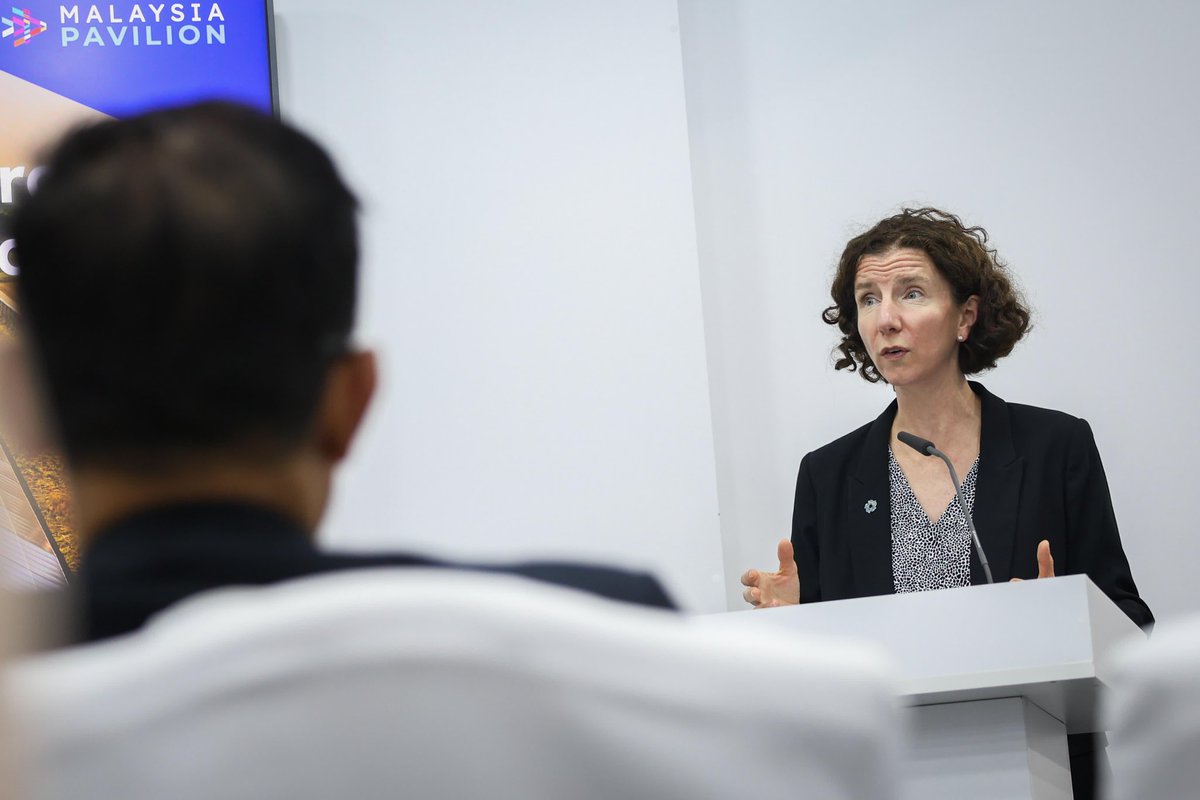 AnnelieseDodds's tweet photo. An inspiring day at #COP29Baku yesterday.

From expanding access to climate finance, to protecting some of the most vulnerable from the impact of climate change, we understand that climate and development go hand in hand.

Britain is back with a voice on the world stage. https://t.co/AsOBw5qvyU