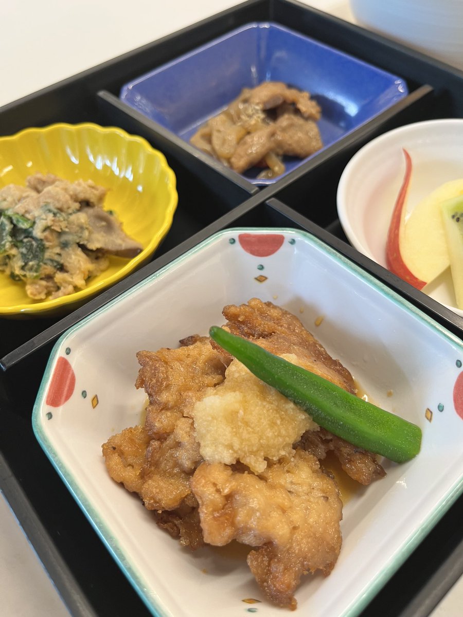 MeatsNext's tweet photo. 本日、久しぶりに内閣府の食堂にてランチメニュー取り組んで頂きました！
ご飯、和惣菜、メイン含めて全てネクストミーツの商品で構成された松花堂弁当となっており、どれも美味しく仕上げてくれました。
#ベジランチ #プラントベースフード #ネクストミーツ #プラントベース和惣菜 https://t.co/pacPk1b9QL