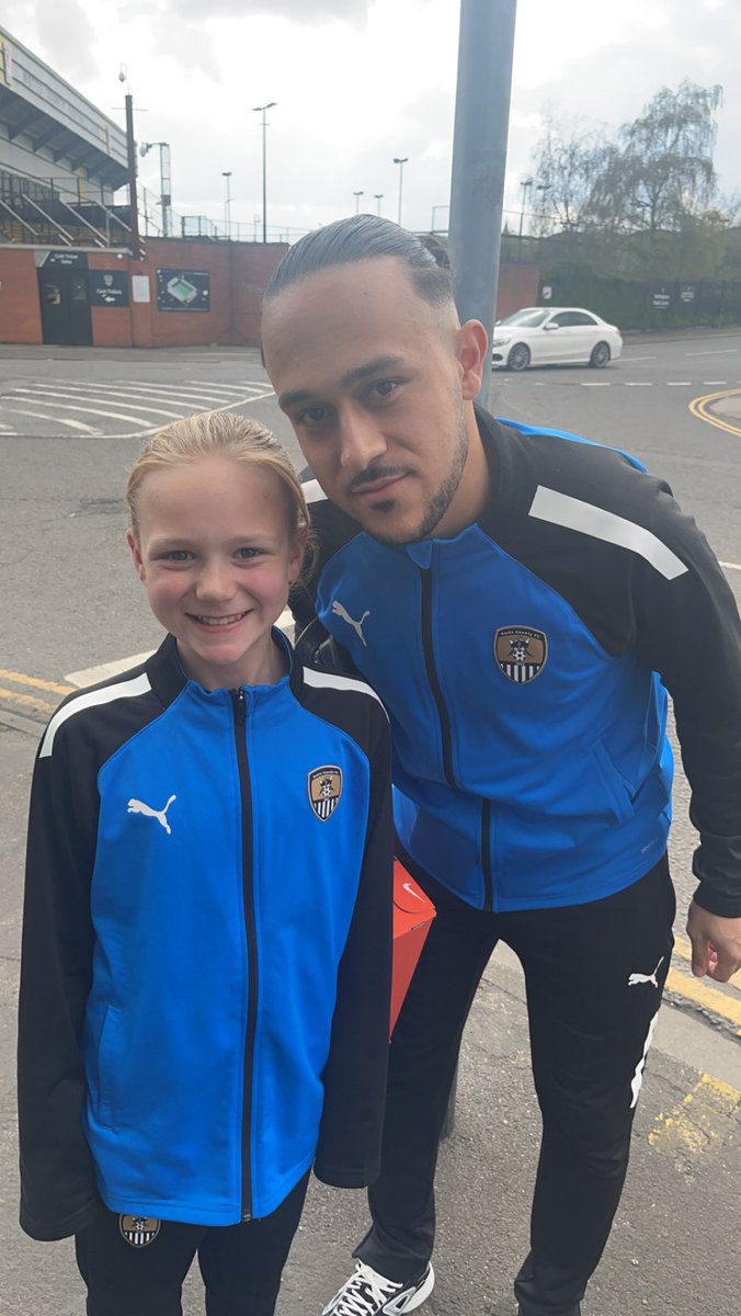ncfc1978's tweet image. Happy 12th birthday Lils !! Hope you have a good one and keep doing what you doing and keep smiling!! Love ya !! 🖤🤍