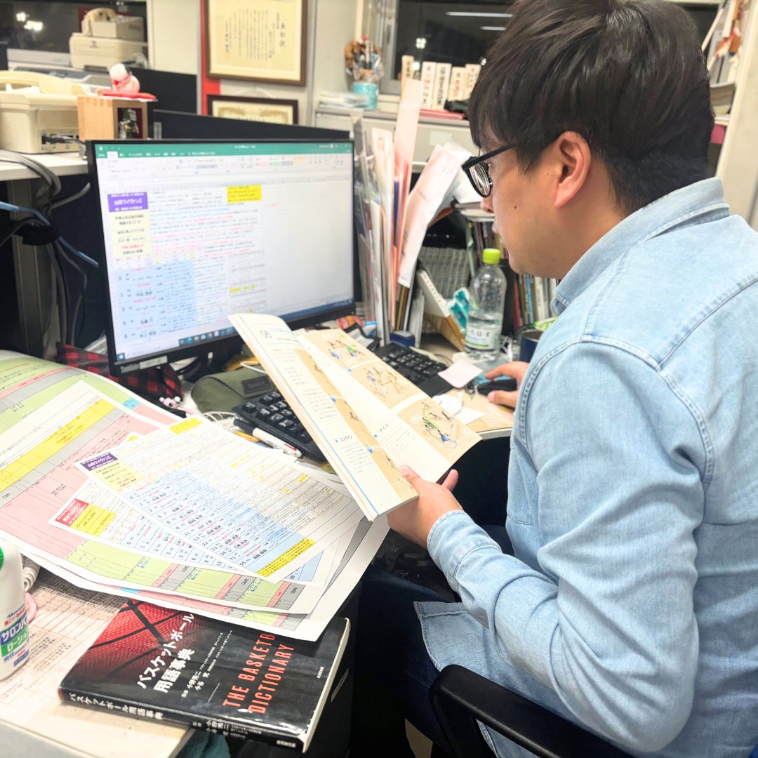 sakuranbotv_8ch's tweet photo. 中継に向けて準備中の白田アナ🧐
━━━━━━━━━━━━━━━
りそなグループB.LEAGUE
B2 第8節
#山形ワイヴァンズ vs #熊本ヴォルターズ
━━━━━━━━━━━━━━━
11/17(日)午後1時～生中継です🏀
視聴者限定のプレゼント企画も…🥳
ぜひご覧ください！

#さくらんぼテレビ #山形 https://t.co/pPx2ZCZytj
