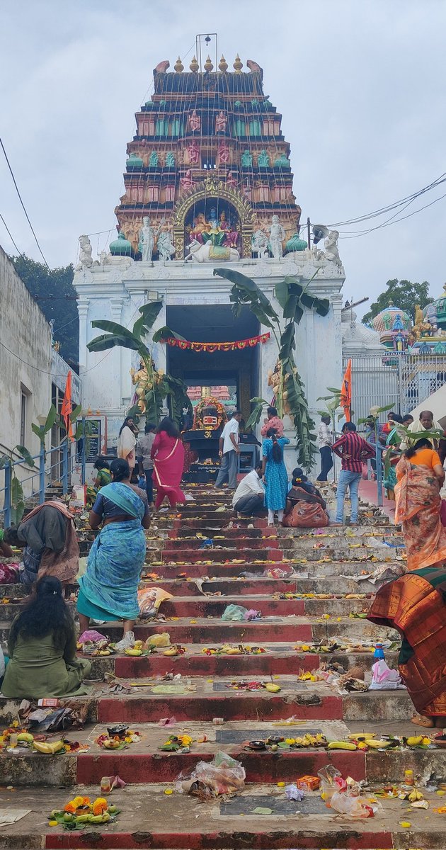 scarysouthpaw's tweet photo. Glimpses of Karthika Pournami in a small town temple in Andhra Pradesh https://t.co/yUOo6ongw3