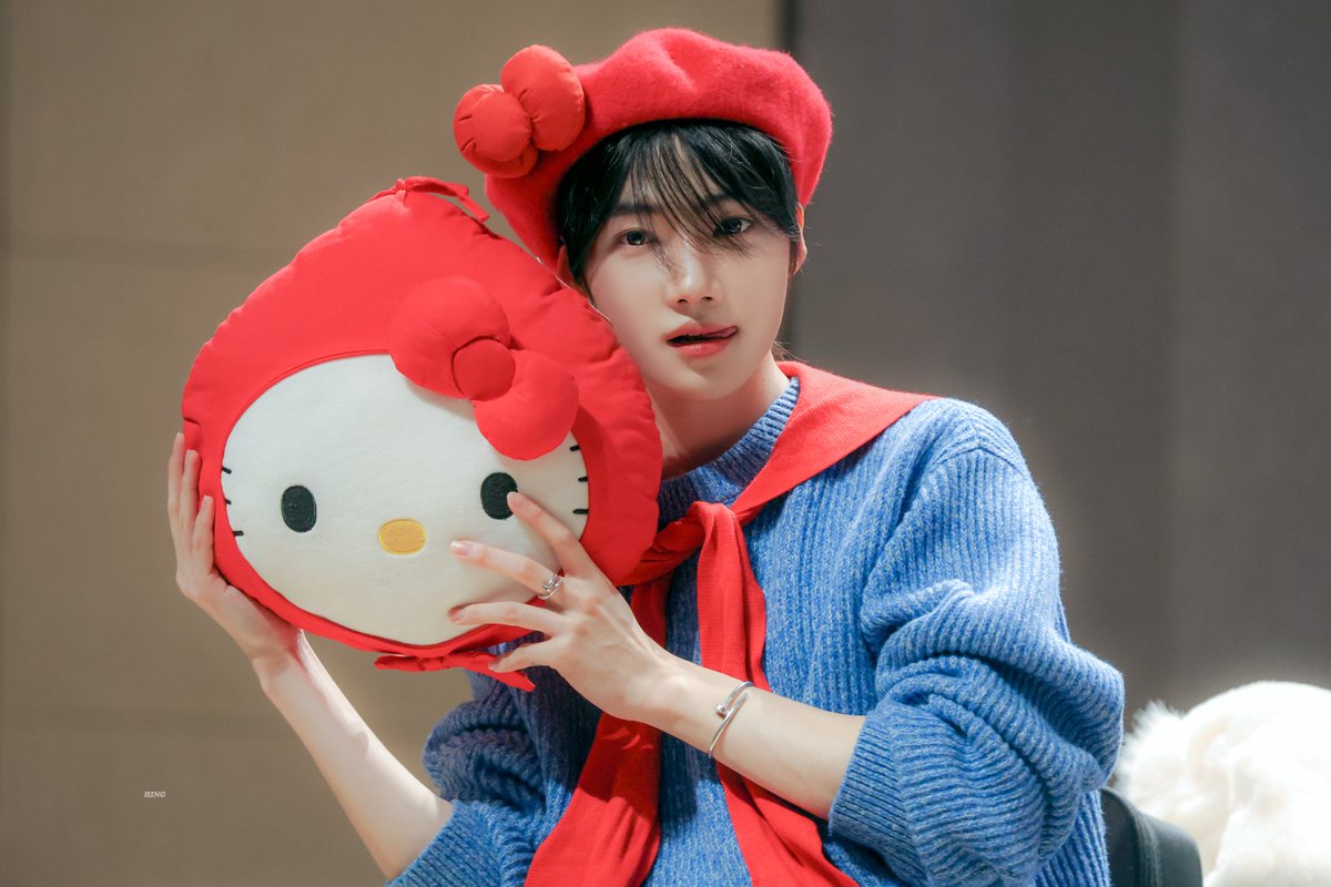 HING426_'s tweet photo. 241114 빨간 망토 키티ଘ(੭˃ᴗ˂)━☆ﾟ.*･｡ﾟ
#더보이즈 #뉴 #THEBOYZ #NEW https://t.co/91777wpY5S