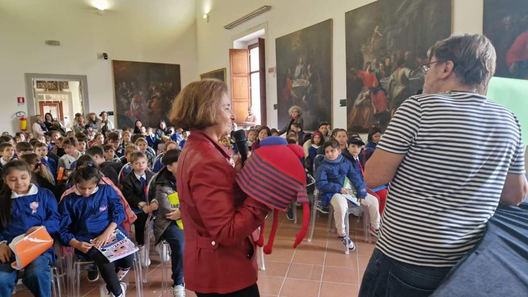 Tantissimi bambini con #jackilrosso #kackthered il globulo rosso amato dai #bambini per raccontare il corpo umano con le sue storie #storyteller #storylove #health <a href="/INSALUX_ITALIA/">INSALUX_ITALIA</a> <a href="/drluigigrosso/">Dr. Luigi Grosso - Ortopedico Traumatologo</a> #child #school