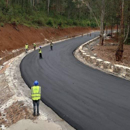 KabaLisolo1's tweet photo. 𝗜𝗡𝗙𝗥𝗔𝗦𝗧𝗥𝗨𝗖𝗧𝗨𝗥𝗘𝗦 | #SudKivu : En images, le tronçon #Amsar-#Kalambo, #Bukavu… Désormais asphalté !
#KabaLisolo https://t.co/tz4BXTnzc4