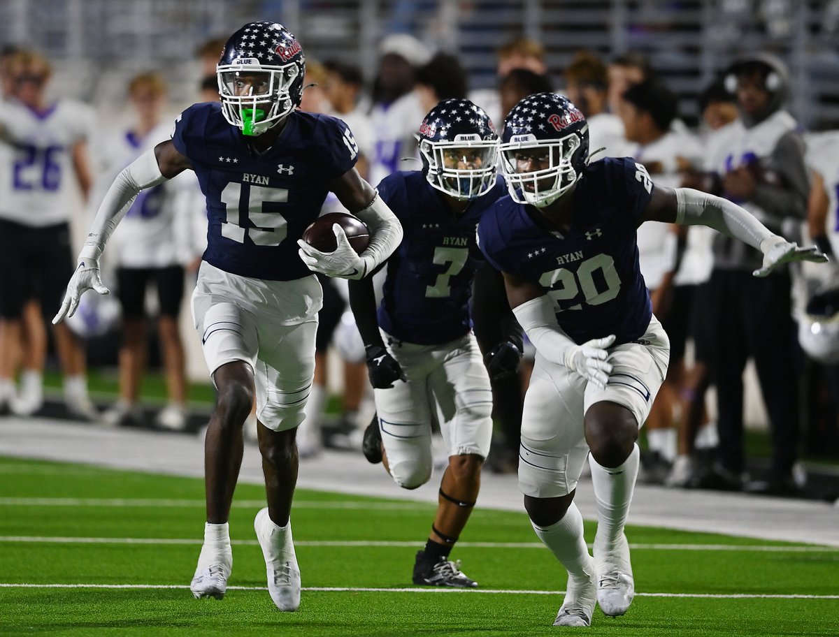 No. 3-ranked Ryan opened what it hopes will be a long playoff run Thursday with a resounding 77-14 win over Fort Worth Paschal in the teams' bi-district round bout.

<a href="/RyanRaiderFB/">Denton Ryan FB ⭐️⭐️⭐️</a> racked up 298 yards on the ground in a game it led 56-0 by halftime.

Story: dentonrc.com/sports/high_sc…
