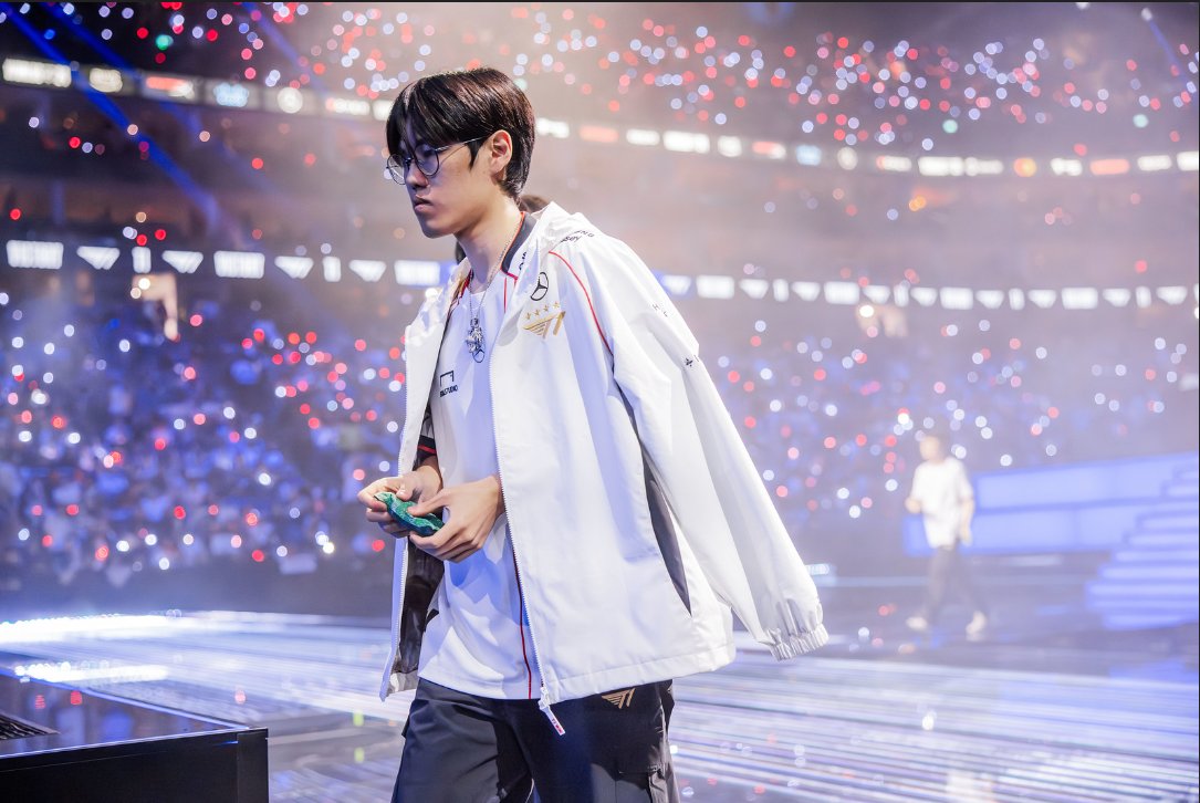 Sheep_Esports's tweet photo. [OFFICIAL] Jungler Oner 🇰🇷 re-signs with T1 on a multi-year deal until 2026, as announced by the organization #LCK @holysquad_fr https://t.co/0DJFh2TQBo