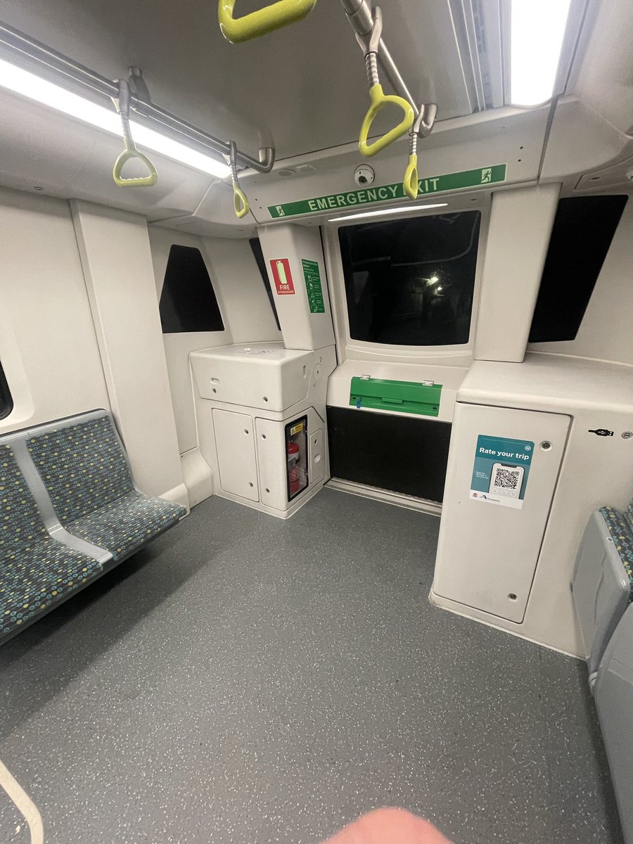 hipstergeddon's tweet image. These trains have no pilot.   #livetrain