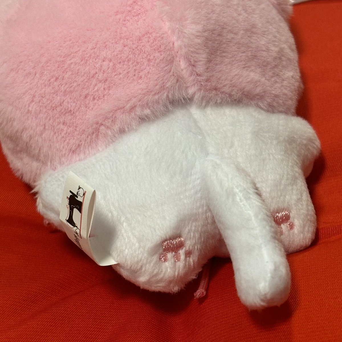 #사랑이_온거야_핑냥이_말이야 

너무너무 귀여운 핑냥이가 저에게도 왓습니다.. ♥️
이벤트 당첨으로 핑냥이를 델꼬 올 줄은 몰랐는데!!
정말 너무 감사합니당 🥰🍀💓
(꼬리랑 발바닥이 너므 귀엽다는 점.....)