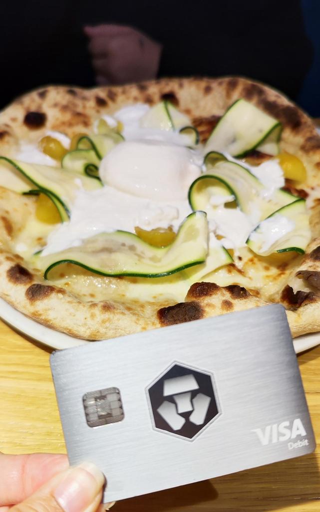 GM #crofam 💖🍕

It’s Friday! 
Pizza on the table, <a href="/cryptocom/">Crypto.com</a> VISA card for that sweet $CRO cashback 🤩 

Now the big question.. What goes better with it? A beer? 🤔🍻🍺😏

#Amplify code ($10K rewards):  
👉 6052U2QP 👈 🤯

#Cryptocom #gm #fftb #cro #CronosChain #cryptoirl