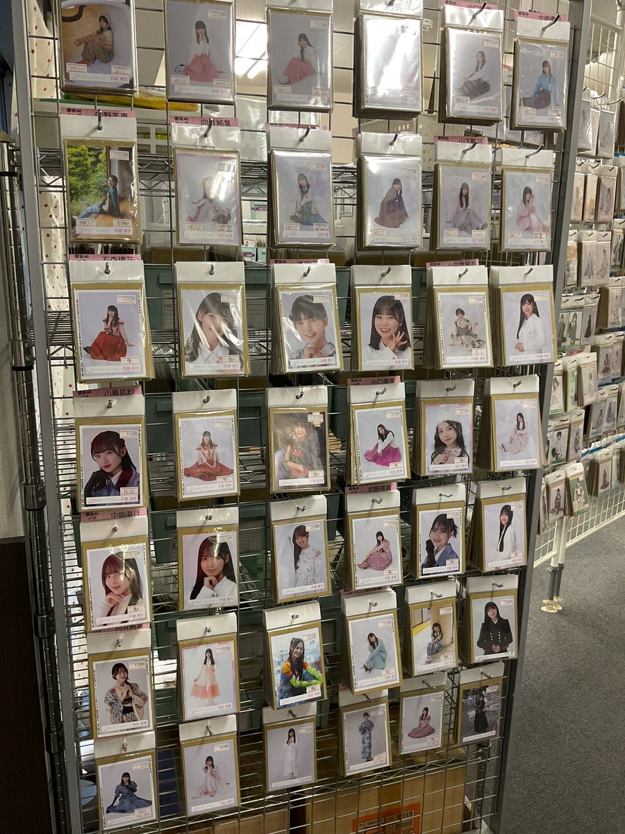 櫻坂ちゃん 3期生のバラ生写真を店頭に並べました！！ 23・24日の