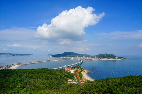 wheels_china's tweet photo. #Yantai, a costal city in Shandong province,unveiled the Intl #Zero-Carbon Island Cooperation Initiative at the 29th UN #ClimateChangeConference in Baku, Azerbaijan, calling on all parties to contribute to the sustainable development
of islands and global climate action. https://t.co/JbN0YU1Rp8