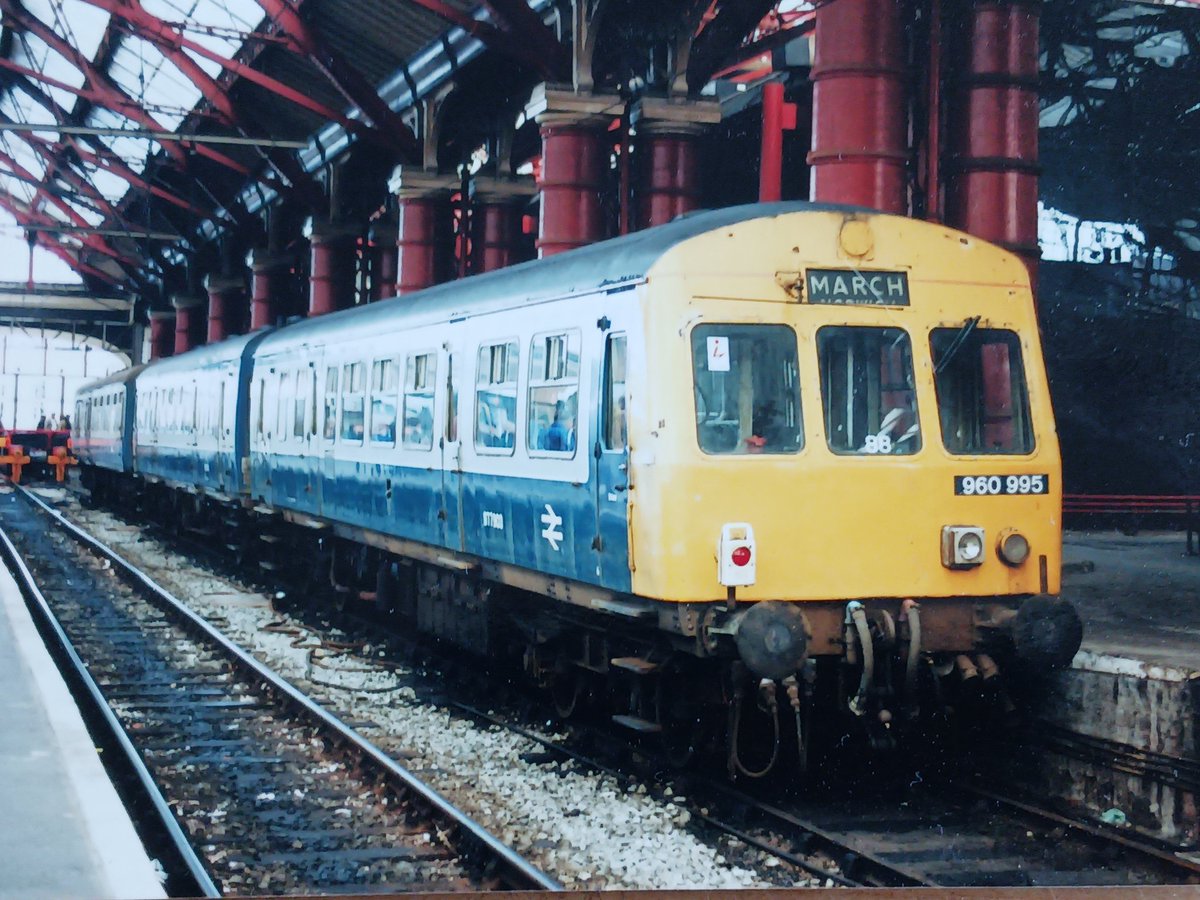 Invermuir's tweet image. Finishing off our corporate Blue/Grey theme this week with a met cam set at Lime Street in 1994. #tmrguk #class101