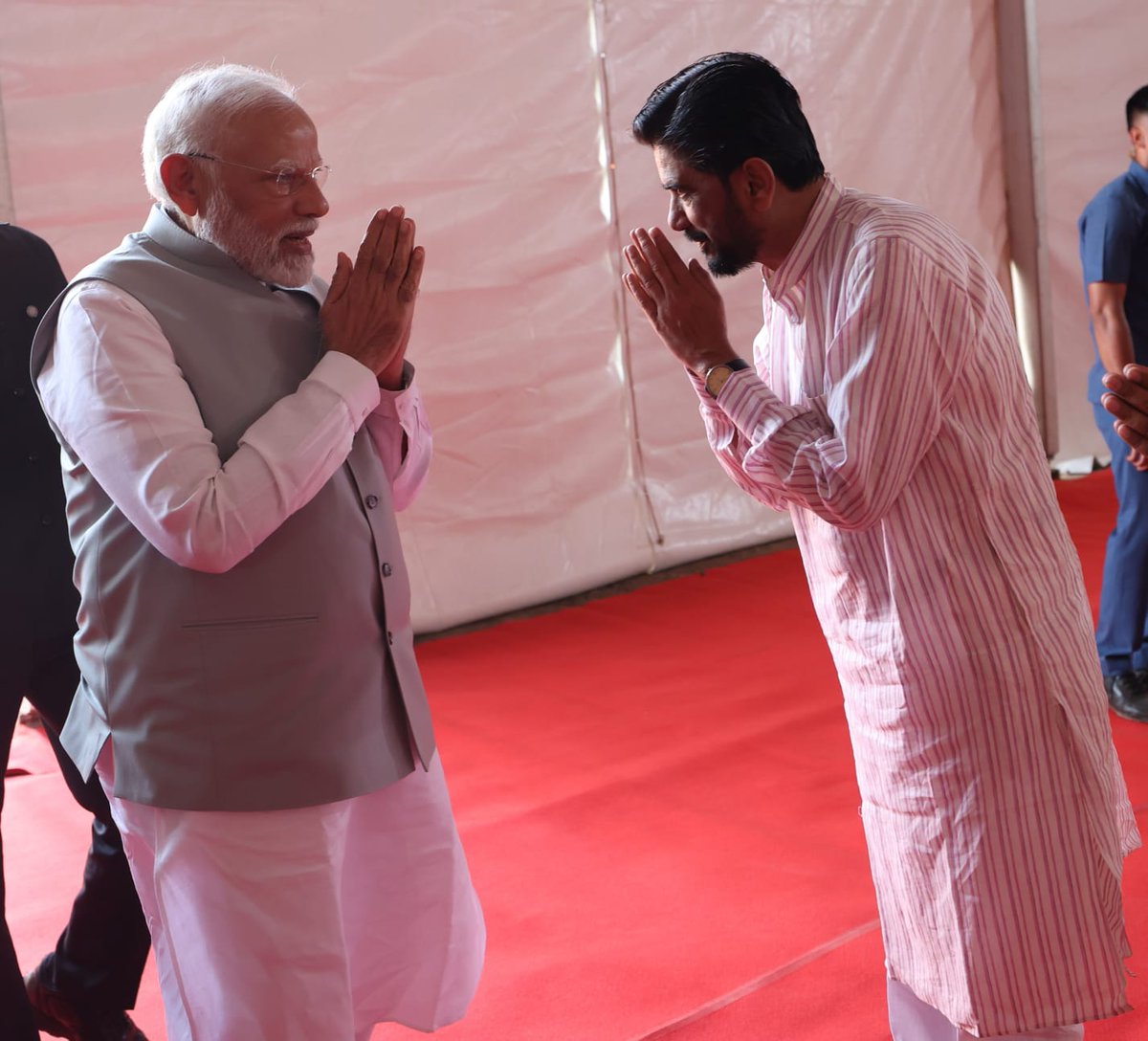 Ajaz Deshmukh.(Modi Ka Privar) tweet media