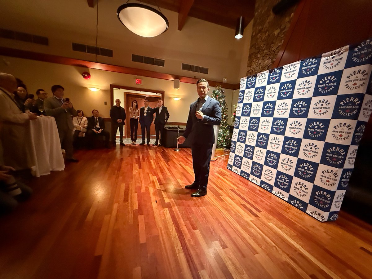 indigo11's tweet image. 今晚我们直接当面问🇨🇦保守党党魁 @PierrePoilievre  “如果当选下届总理，从联邦层面是否会减少监管，尤其是针对加密货币的？”

首先保守党支持&quot;自由市场 &amp;amp; 自由企业”，但区块链资产应该像传统经济资产一样受到监管和征税，其实最重要的就是“征税”！那么如何支持自由市场呢？

- 要让市场决定资本流向；…