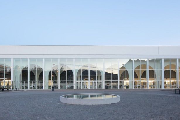 Fassaden-Oscar: Ein ungarischer Markt überrascht die europäische Architektur-Elite! 🏆🏛️ Entdecken Sie die Hintergründe dieses beeindruckenden Projekts! #baukunstart #initiativebaukunst #Architektur
baukunst.art/fassaden-oscar…