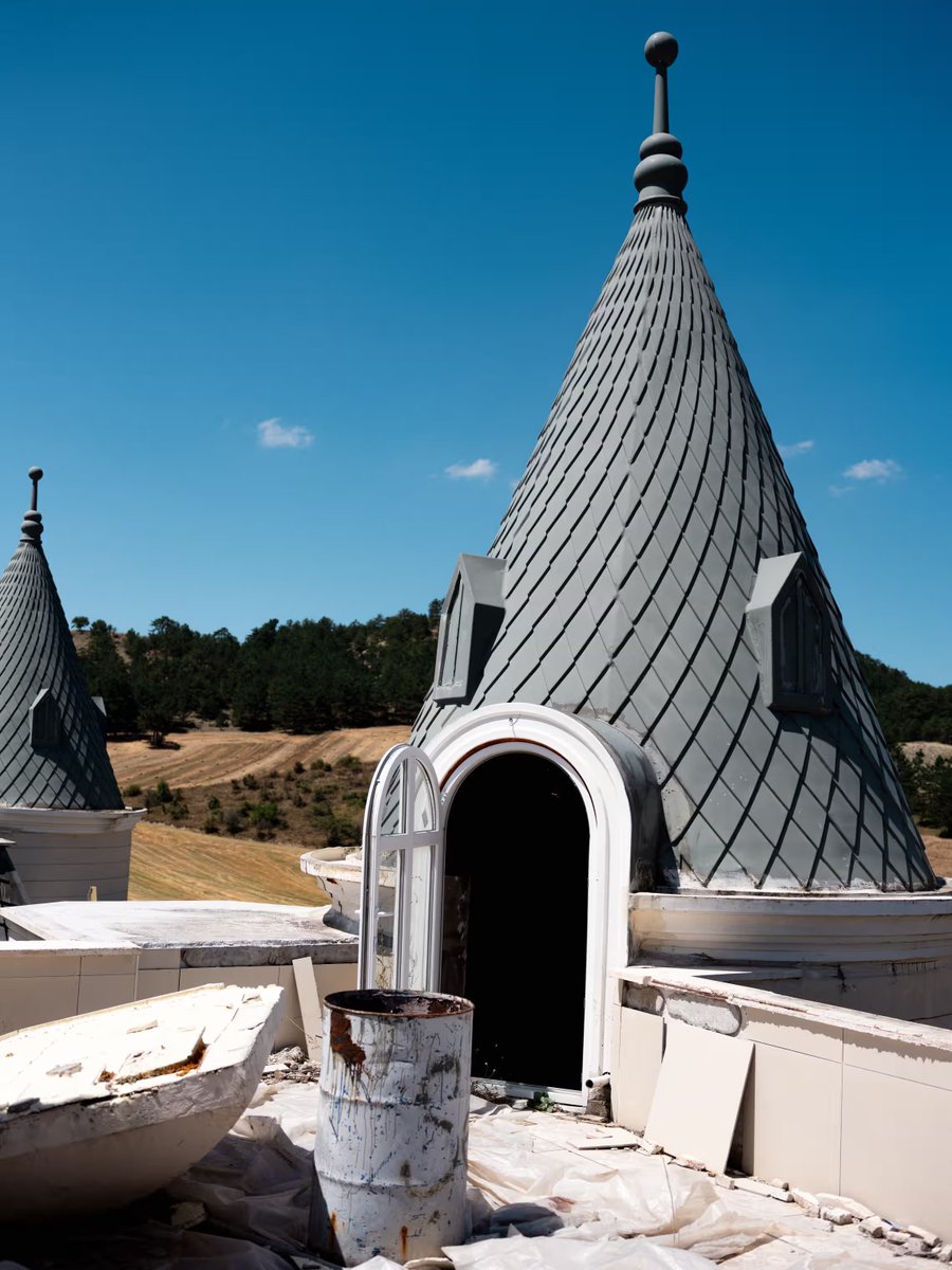 mixdevil66's tweet image. ‘If I had the power I’d destroy the whole thing’: what went wrong with the #ghosttown of #Disney-style castles? A microcosm of #Turkey’s scandal-hit construction sector under Erdoğan theguardian.com/world/2024/oct… cc @Pedro_Torrijos