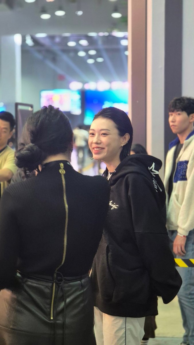 Hajest3's tweet photo. 김예지선수님 사인받고 왔다 너무 멋지십니다 https://t.co/xloNM3ORlq