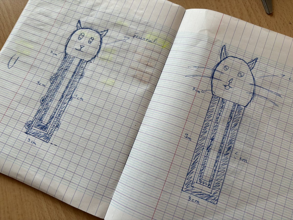 EcoleBrie17520's tweet photo. Après des recherches, des dessins, des prototypes, des essais, voici nos marque-pages personnalisés en impression 3 D. Bravo 👏 à tous ! #fablab  #impression3D https://t.co/Nhuc0AGYqL