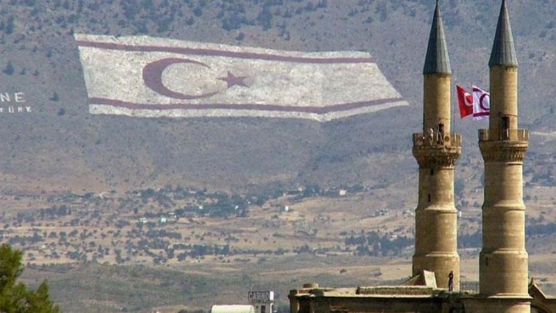 Συμπληρώνονται σήμερα 41 χρόνια από την αποσχιστική και παράνομη ανακήρυξη των κατεχομένων εδαφών της Κύπρου σε ψευδοκράτος, μια απαράδεκτη ενέργεια που παραβιάζει κατάφωρα το διεθνές δίκαιο και τα ψηφίσματα του Συμβουλίου Ασφαλείας των Η.Ε.  Εξίσου καταδικαστέες είναι οι