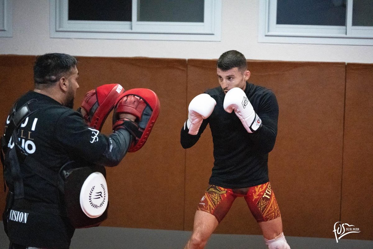 🟡⚫ Notre boxeur du Sport de Contact Fosseen Matthan Choinard, actuel Champion du Monde de K1 en kickboxing, s’apprête à se mesurer à un nouveau défi de taille ! 

Samedi soir au Palais des sports de Marseille, il fera face à un japonais lors de la prestigieuse Nuit Des