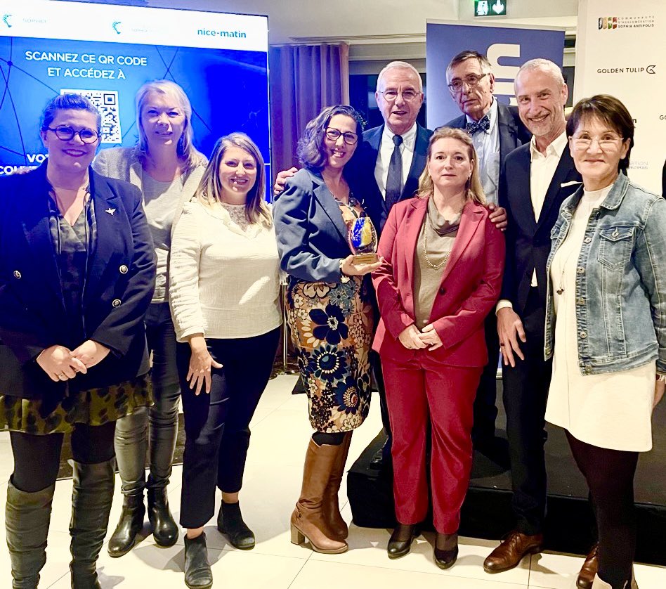 MarikaRoman's tweet photo. Un beau moment avec l’association des Femmes Chefs d’Entreprises Sophia Cannes Grasse pour la remise des Trophées de Sophia en collaboration avec @Nice_Matin 🏆Bravo au collectif de femmes #What06 qui poussent les femmes et jeunes filles à découvrir les métiers de la Tech 🚀🙍‍♀️ https://t.co/60UrycNzOv