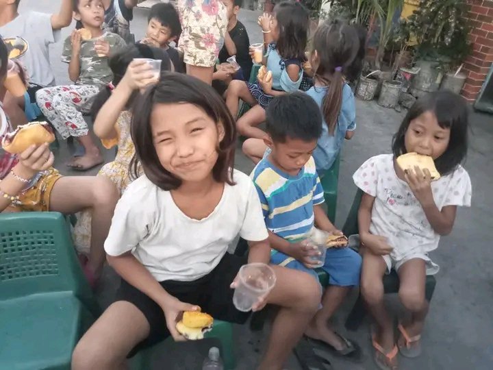 Dianah143's tweet photo. "I have loved you with an everlasting love;
I have drawn you with unfailing kindness.
I will build you up again,”
JEREMIAH 31:3-4
Feeding program 📌
#sharinghappines
@Cisckid @Crazy4crypto1 @RICHARDJAMESHO4
#FlareNetwork #SongbirdNetwork #cryptocurrency #DeFi #NFTs #SGB #XRP https://t.co/GOV7G0ukuH