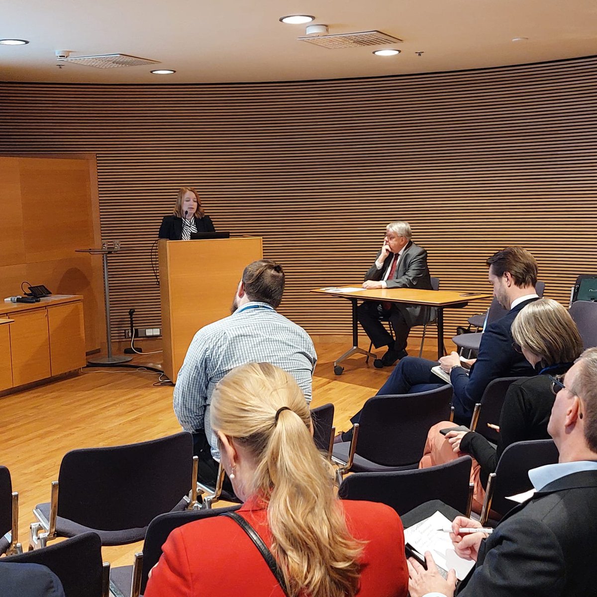 "Metsäteollisuus haluaa avata keskustelun siitä, kuinka vähäliikenteisillä teillä voi olla tulevaisuus. Se on varmaa, että vähäliikenteinen tieverkko vaatii strategista remonttia", sanoo <a href="/metsateollisuus/">Metsäteollisuus</a> logistiikkapäällikkö <a href="/alina_koskela/">Alina Koskela</a> .

Tiedotteemme: metsateollisuus.fi/uutishuone/nel…