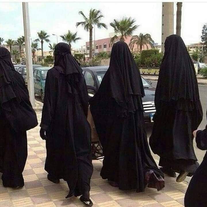 هل تشعر بـ السعادة إذا رأيت جميع النساء بهذا المنظر ..!🖤🫰🏻