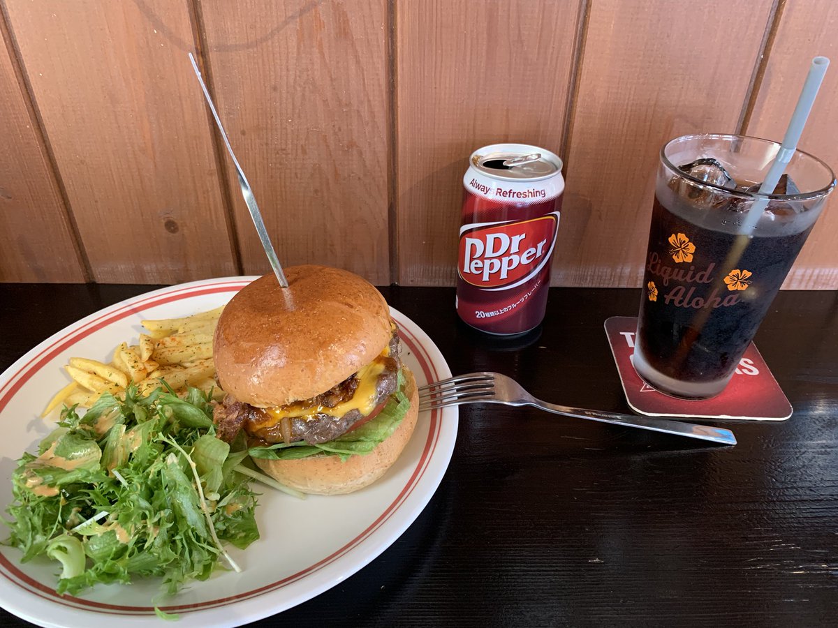 senba_coffee's tweet photo. #ハンバーガー　モッシュバーガー　2180円　肉肉して美味しかった　けど、まぁ良い値段しますね。 https://t.co/7bxOFkDY61