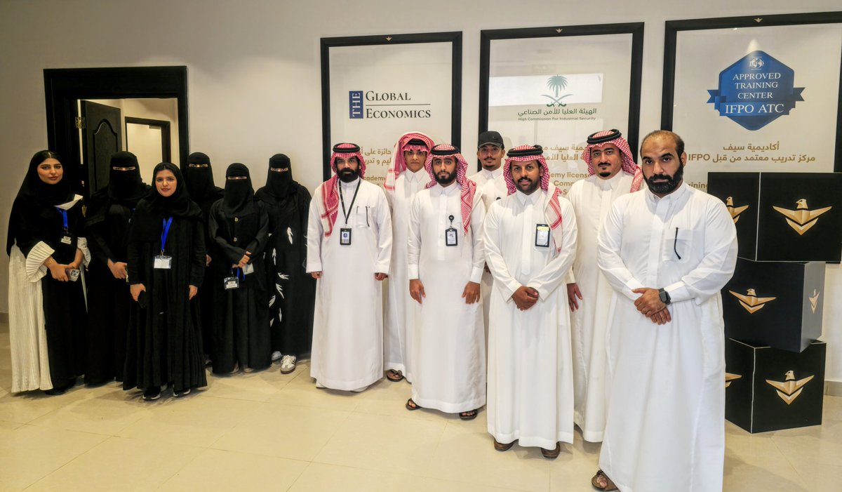 hatemnaji's tweet photo. ختام برنامج CRSP والذي تم تقديمه لمنسوبي ومنسوبات SEC في أكاديمية سيف للتدريب العالي خلال هذا الأسبوع كل الشكر لإدارة الأكاديمية الرائعة وجميع منسوبيها على كامل الدعم لنجاح هذا العمل.
#أكاديمية_سيف 
#تدريب https://t.co/umdIeXStAF