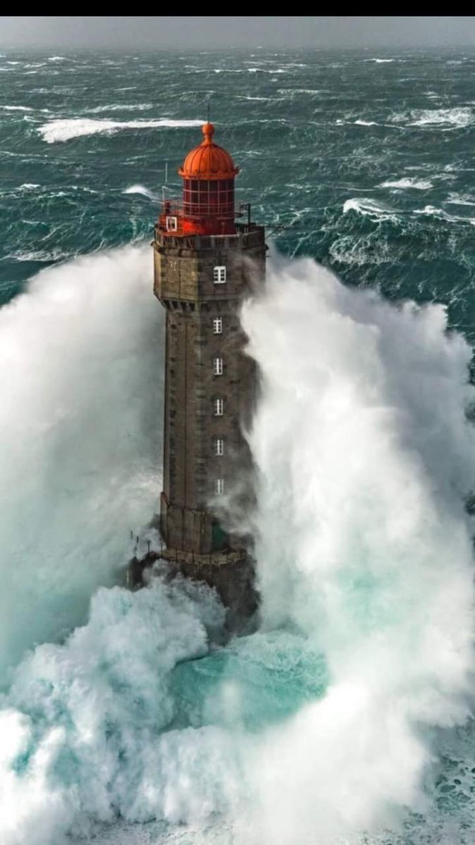 مجھے بھی لائٹ ہاؤس میں جاب کرنی ہے