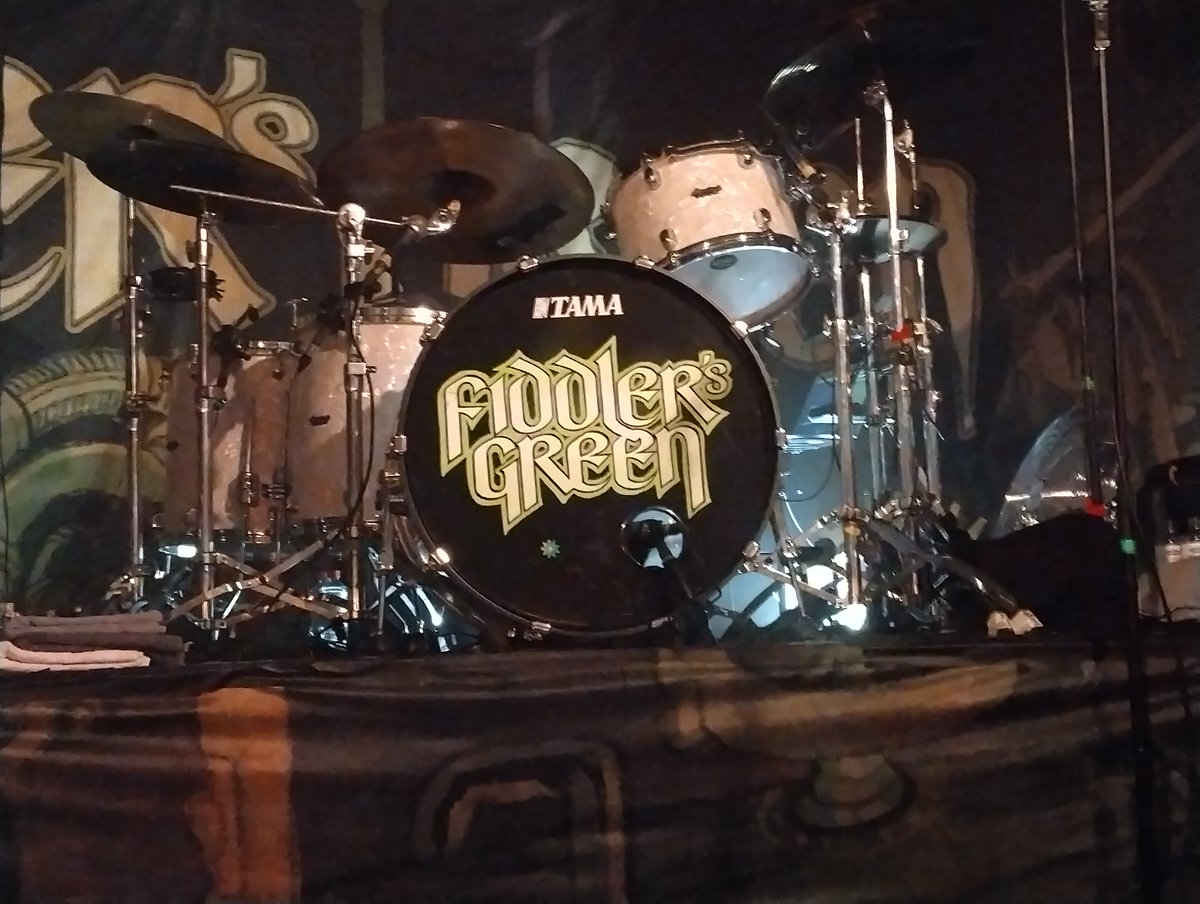 JennyJedoch's tweet photo. Gestern spontan #JennyInConcert
#FiddlersGreen in einem kleinen lauschigen Laden in Bielefeld
Hachz es wurde gesungen, gelacht und getanzt...
Und geschubst und gepogt und so
Und das Knie hat durchgehalten. Ihr glaubt gar nicht wie gut sich das anfühlt https://t.co/LMYGwFyafW