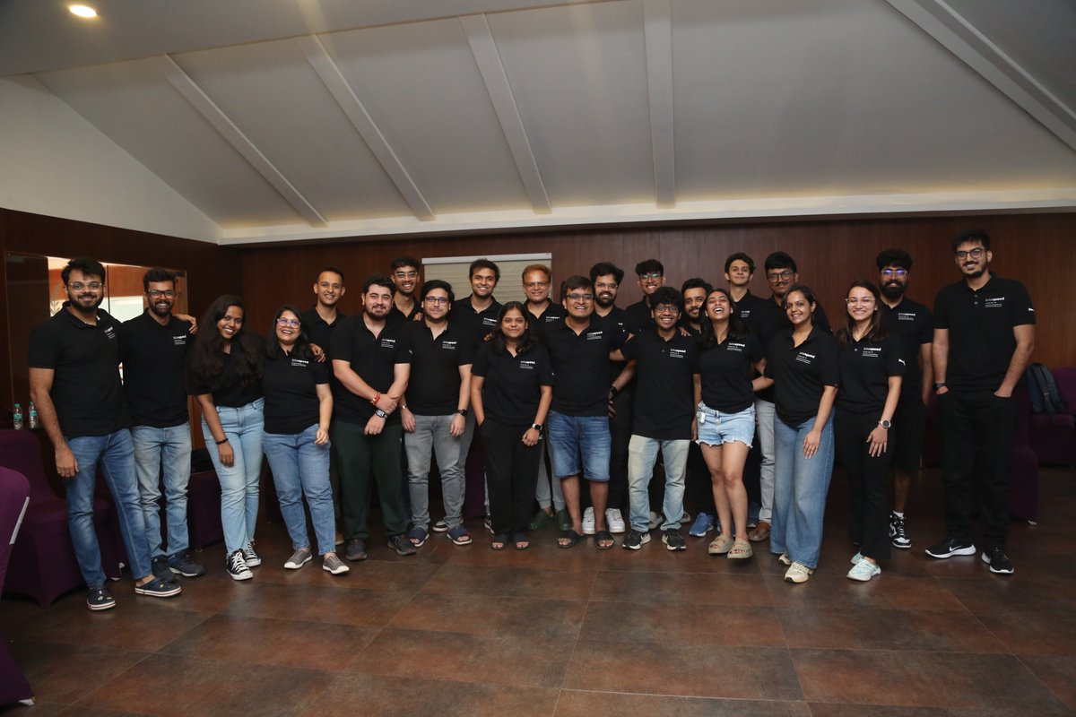 vinayak_agg's tweet photo. The team that makes it all possible (@KshitijAbhishek @AmanMis10318867 @Tanulsharma @mehulchopraa and the 25+ of you who continue to believe) 🫡. And we're hiring across the board! https://t.co/Ms6yNNcGp8
