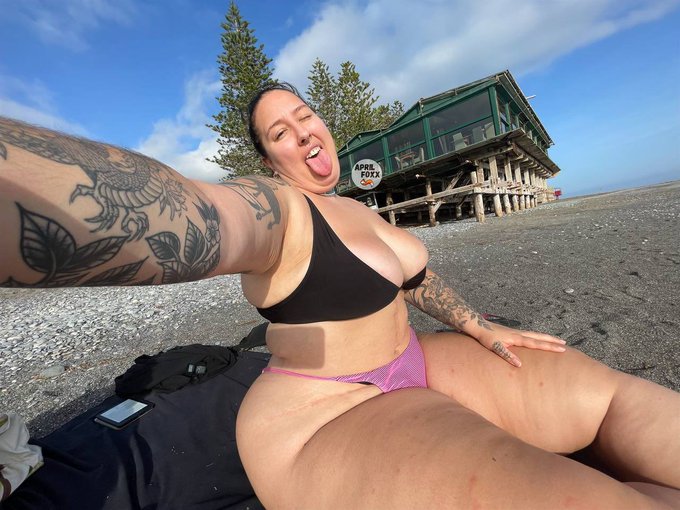 Can we fuck in the sun ☀️ https://t.co/7NjwmjYU5V