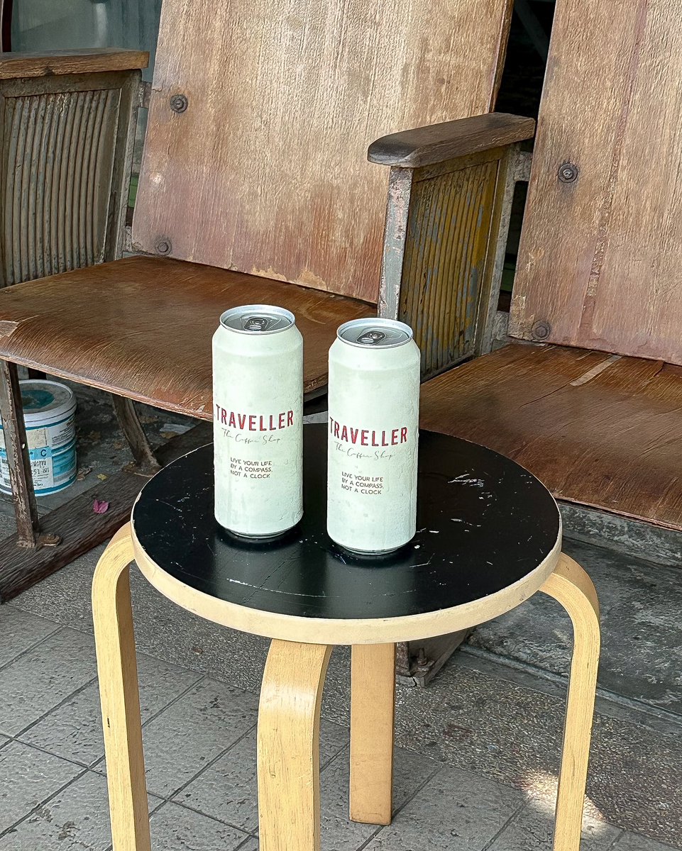 Sumleecafe's tweet photo. 𝐓𝐑𝐀𝐕𝐄𝐋𝐋𝐄𝐑🥤🧳
               คาเฟ่สุดชิค สไตล์วินเทจย่านจตุจักร แถวตึกแดง ร้านจิ๋วๆ น่ารัก vibe ดี๊ดี ฟีลนักท่องเที่ยวมานั่งผ่อนคลาย กาแฟแบบกระป๋อง เก๋ๆ แวะจิบกาแฟหลังออกกำลังกาย คือฟีลกู๊ด
              • mrt กำแพงเพชร exit.1 , bkk 🛵📻 https://t.co/k9M42eFDmi
