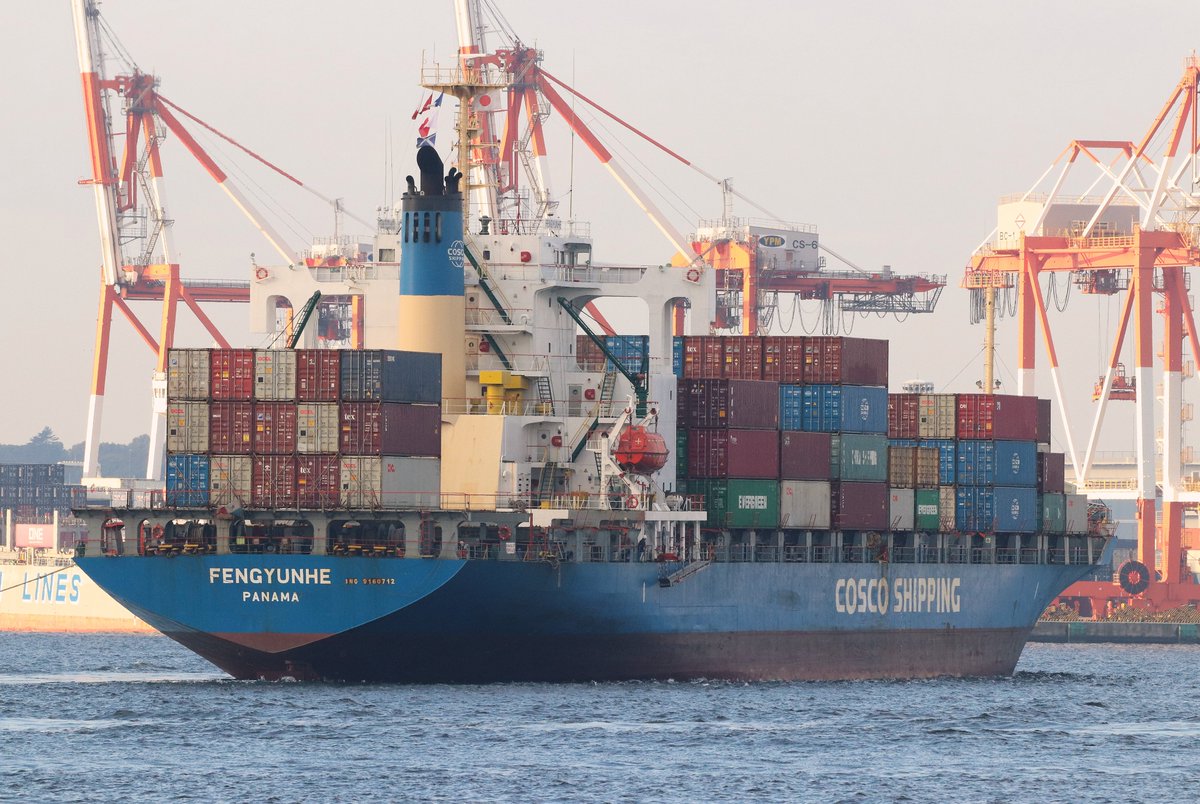 panamaru2's tweet photo. #FENGYUNHE #IMO9160712
#Container_ship 1432TEU 182.87m GRT16737t
b-1998 IMABARI SHIPBUILDING CO. LTD.
#COSCO が #JCV_Service で運用するファンネルが細長いコンテナ船
その斜めの背面がなぜかファンネル基部と同色で塗装 昔はよく会社をさぼって青海で灰色の本船を撮影していました
20241114 https://t.co/b4fY1wQnMS