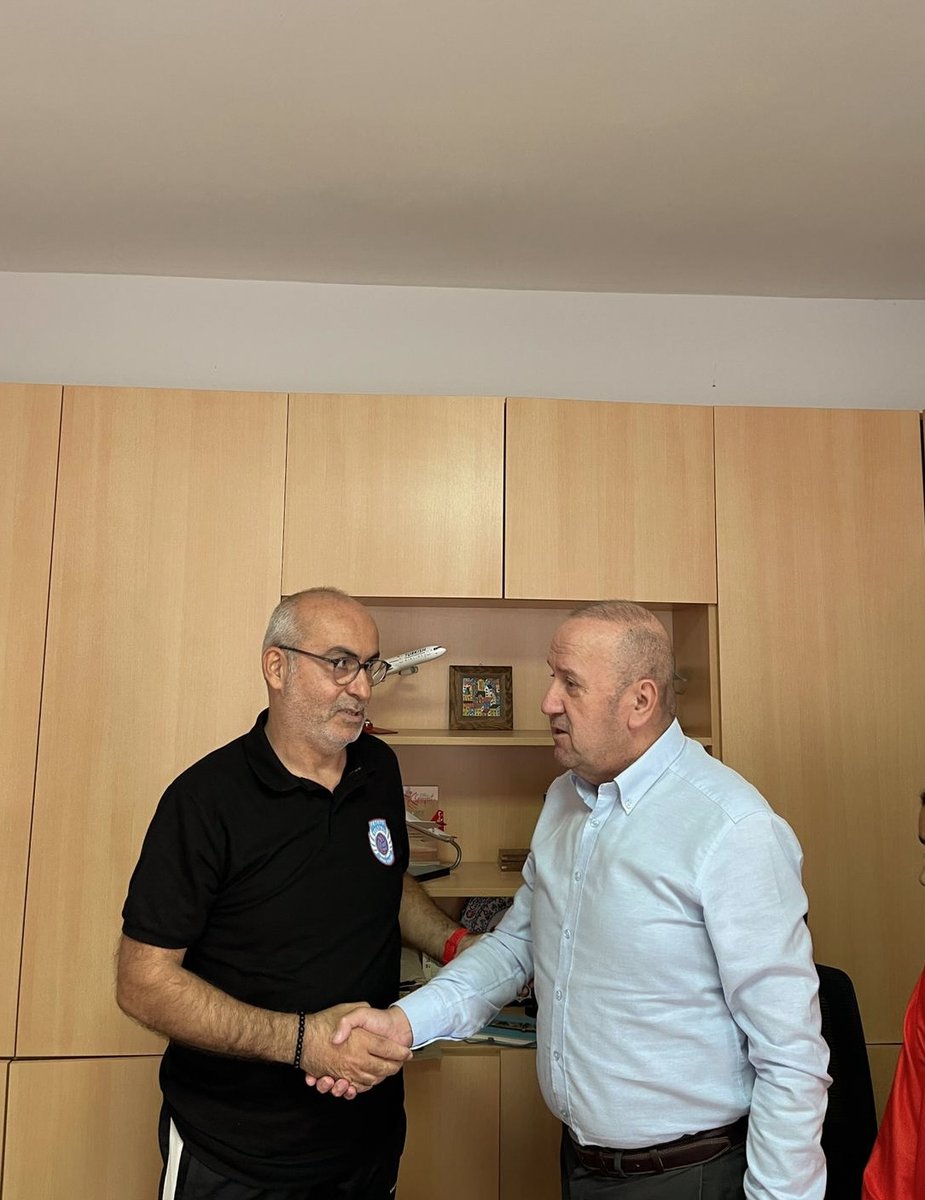 FethiyeSk's tweet photo. Fethiye Voleybol Sk olarak, sağlık sponsorumuz Letoon Hastanesinin kurucusu Hasan Beyi ziyarette bulunduk🙏🏻 Spora ve sporcuya verdikleri değer ve destekten dolayı sevgili Hasan beye , ekibine ve çok değerli sağlık personeline teşekkür ederiz💙❤️🙏🏻 https://t.co/cXR8icYlug