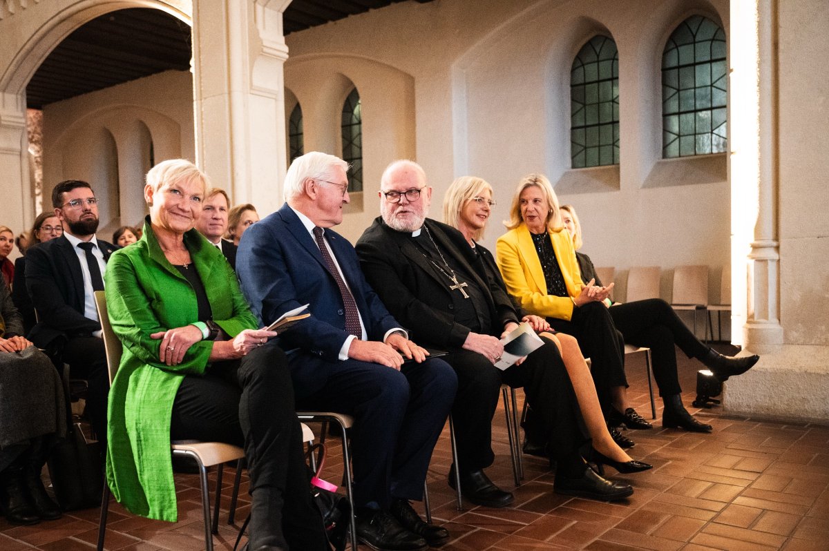 Bayerisches Sozialministerium tweet media