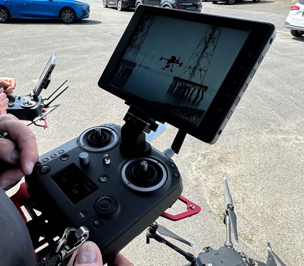 PZOostende's tweet photo. Komend voorjaar zullen we drones inschakelen om bijvoorbeeld rampen, ernstige ongevallen, mobiliteitsstromen of grote events in beeld te brengen. De politiezone zal drie drones aankopen en acht piloten opleiden. Alle info: https://t.co/kUjbhcm6n3
#pzoostende #rechtdoorzee https://t.co/x3yCwfe8XX