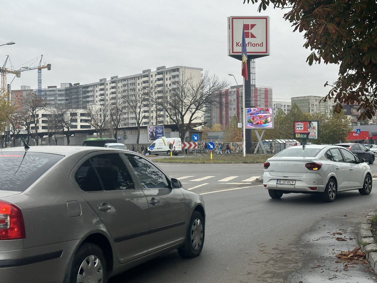 Phoenix Media DOOH Advertising tweet media