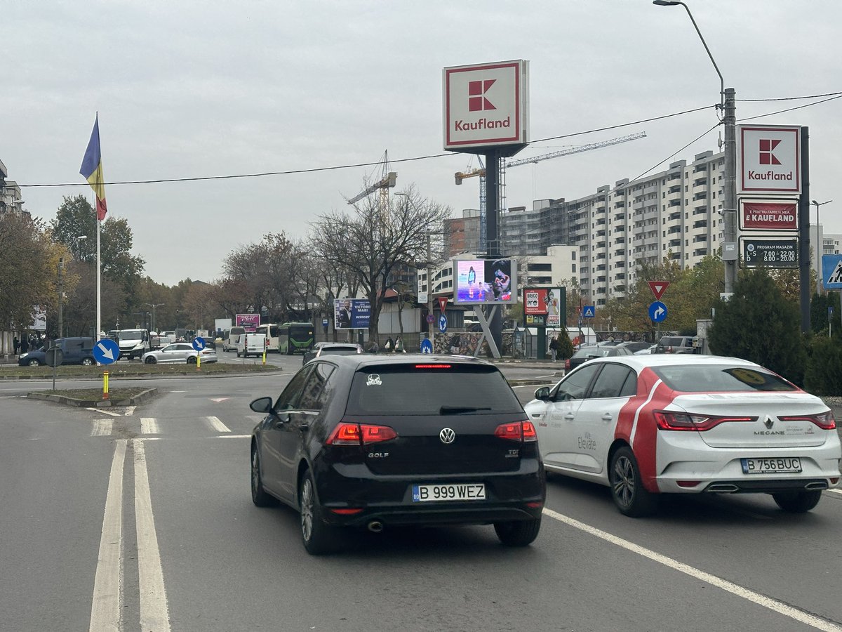 Phoenix Media DOOH Advertising tweet media