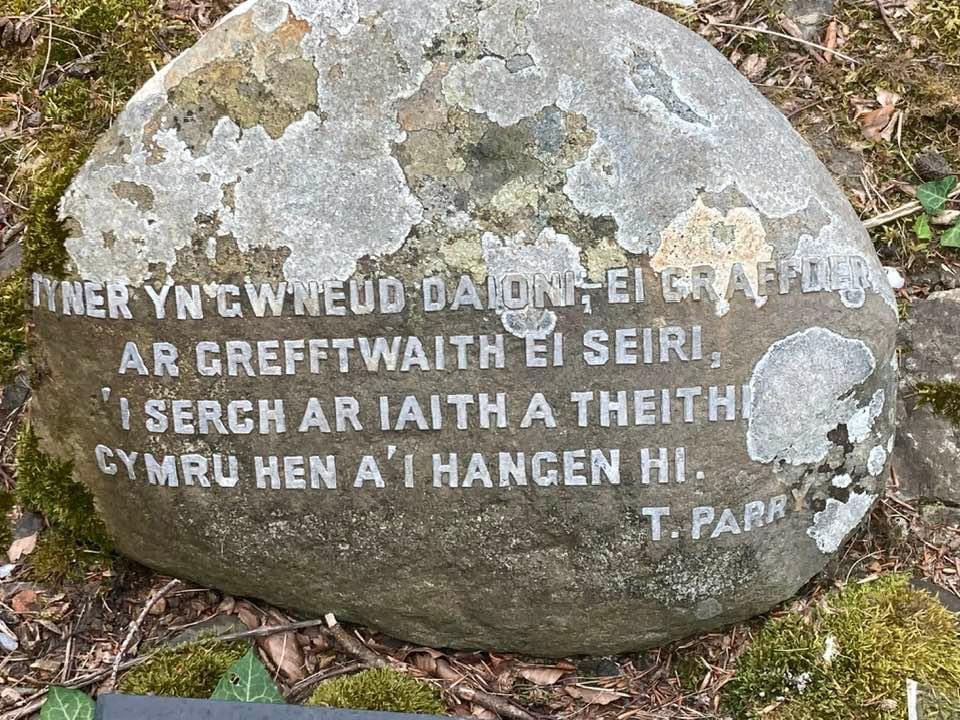 BeddEnglyn's tweet photo. Llangaffo https://t.co/NKYt64CEYJ