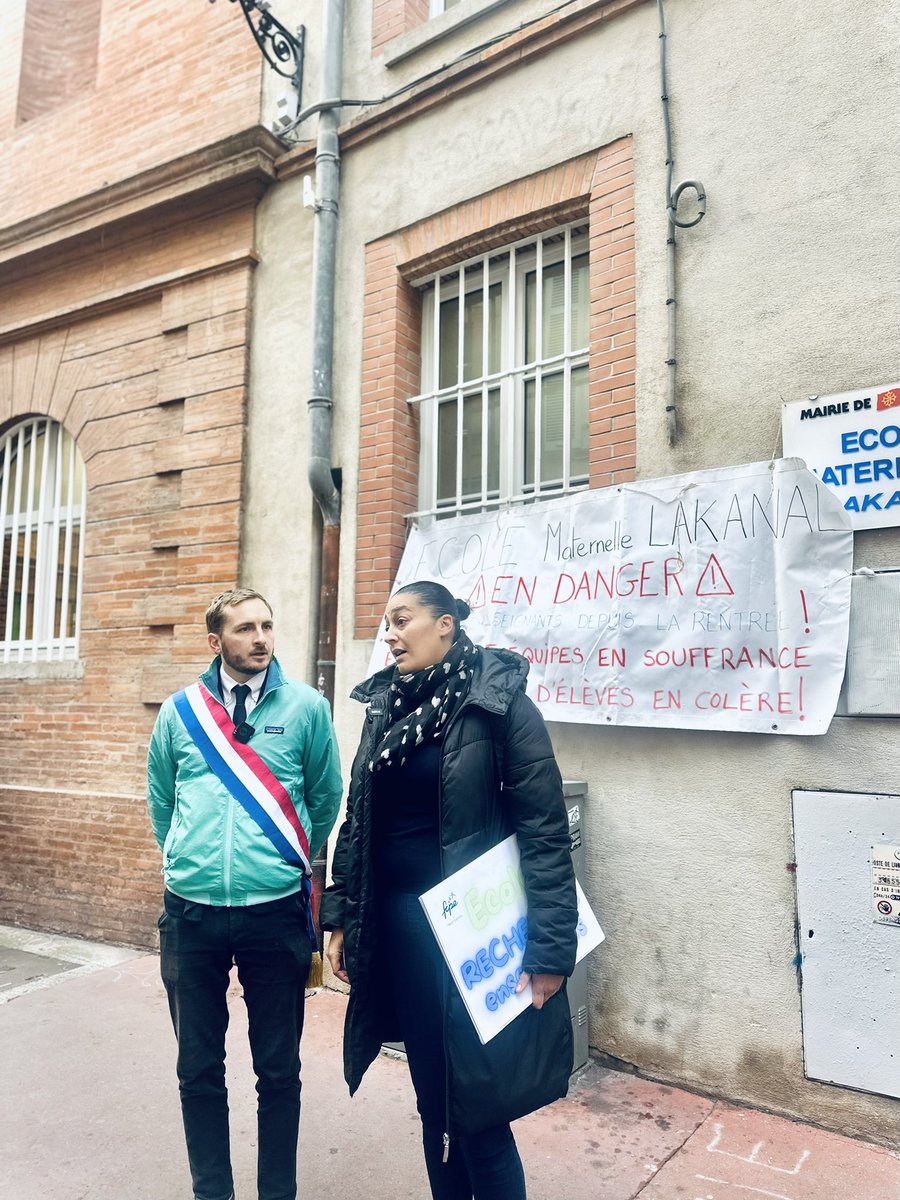 Soutien ce matin à la mobilisation des parents d’élève de l’école Lakanal qui attendent encore 2 professeurs remplaçants depuis la rentrée de septembre. 
J’ai interpellé la Ministre sur cette gestion humaine et budgétaire qui nous mène à une crise de notre Éducation Nationale.