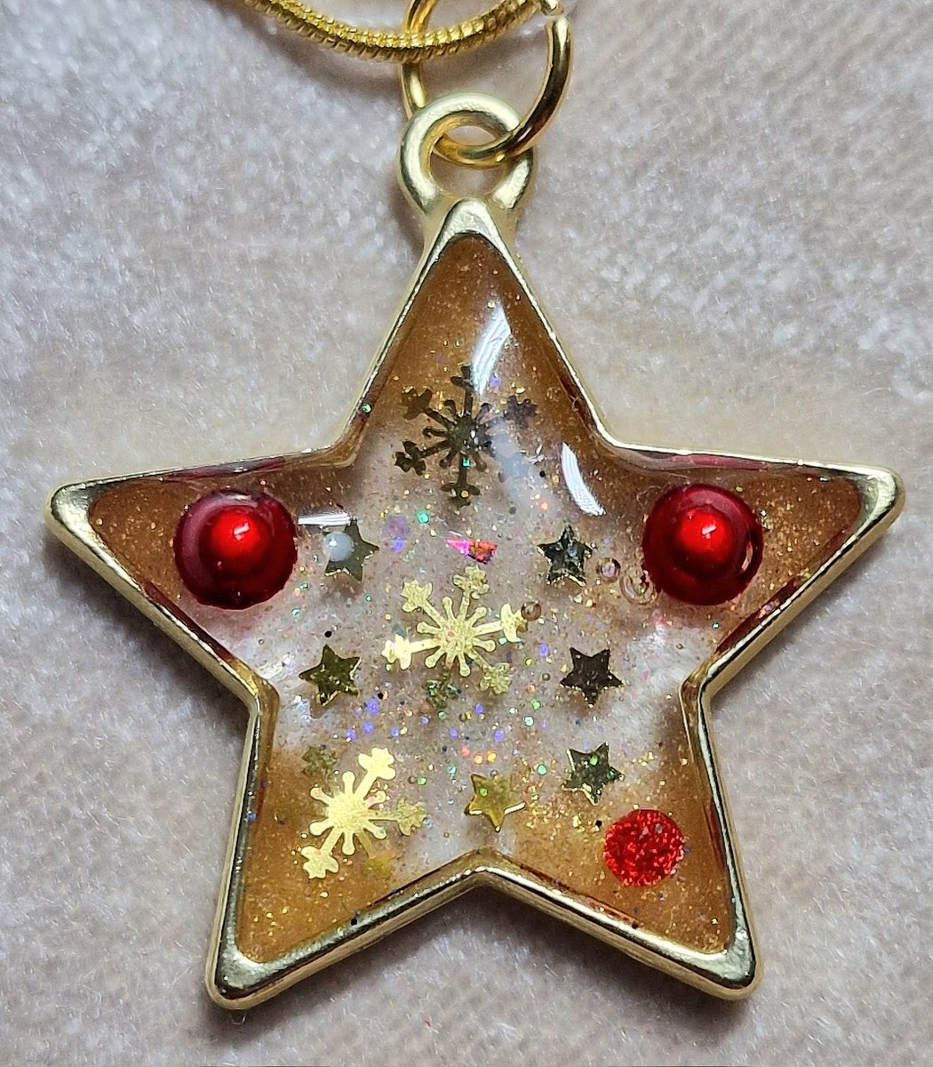 Emma Sidwell (Ellia) (@elliadesigns) on Twitter photo I've just put brand new Christmas/winter themed pendants on my jewellery shelves in the Gallery in the Gardens, Pavilion Gardens in Buxton! <a href="/HighPeakArtists/">GalleryinTheGardens</a>
Each piece of jewellery is unique!
The gallery is open everyday!
Weekdays 9.30-4.00
Saturday & Sunday 9.30-5.00 I've just put brand new Christmas/winter themed pendants on my jewellery shelves in the Gallery in the Gardens, Pavilion Gardens in Buxton! <a href="/HighPeakArtists/">GalleryinTheGardens</a>
Each piece of jewellery is unique!
The gallery is open everyday!
Weekdays 9.30-4.00
Saturday & Sunday 9.30-5.00